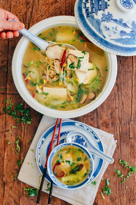 This fish tofu soup recipe with bean sprouts and chilies is the perfect winter meal. It's super fast and healthy-- fish tofu soup is a great way to get more fish in your diet. Chinese Fish Soup, Bean Sprout Recipes, Chinese Soup Recipes, Chinese Fish, Tofu Soup, Wok Of Life, Woks Of Life, The Woks Of Life, Easy Fish Recipes