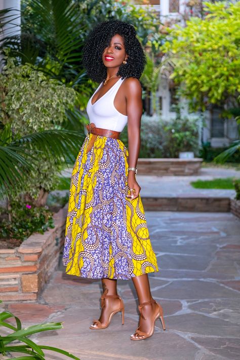 Ankara Midi Skirt, African Skirt Outfit, Skirts Style, Trendy Dresses Formal, Midi Skirts Style, Style Pantry, Style Africain, Vintage Dress Patterns, Trendy Skirts