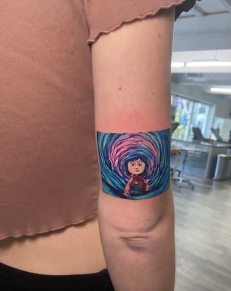 Coraline Door Tattoo, Small Coraline Tattoo Simple, Coraline Leg Tattoo, Coraline Tattoo Color, Coraline Button Tattoo, Coralline Tattoos Ideas, Matching Coraline Tattoos, Cartoon Art Tattoo, Caroline Tattoo Ideas