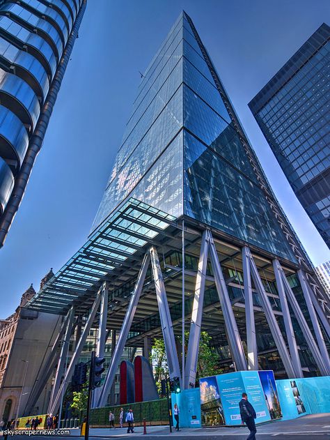 Structural Expressionism, Hopkins Architects, Modern Column, Steel Architecture, Richard Rogers, Steel Structure Buildings, Big Building, Eco Architecture, Architectural Engineering