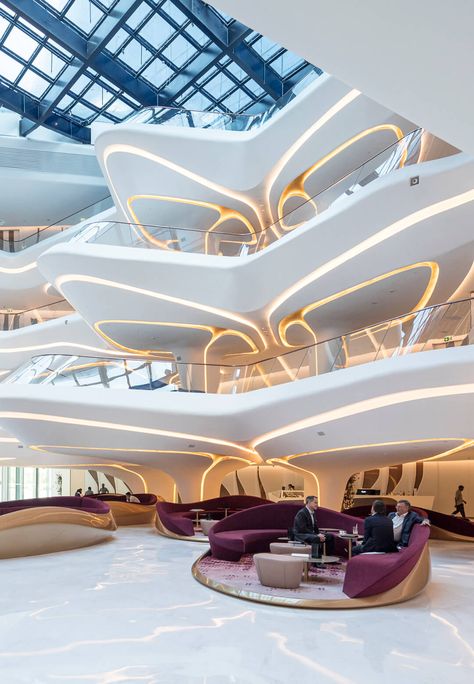 Curvy Architecture, Zaha Hadid Interior, Luxury Design Print, Mall Interior, Zaha Hadid Architecture, Zaha Hadid Design, Building Stairs, Quinceanera Decorations, Mall Design