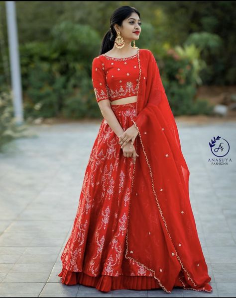 Banaras Lehenga Designs, Bridesmaid Dresses Indian Sisters, Benaras Lehangas, Crop Top Lehenga With Dupatta, Crop Top Blouse Designs Latest, Benaras Lehenga, Langa Designs, Gujarati Saree, Long Skirt Top Designs