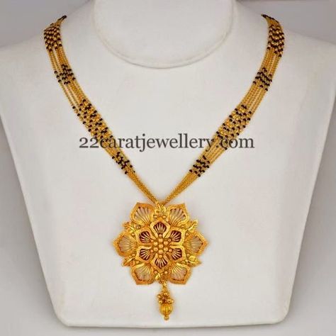 Magalshutar Gold Design, Gold Mangalsutra Design, Traditional Gold Jewellery, Gold Jewellery Collection, Mangalsutra Design, Gold Bridal Necklace, Black Beads Mangalsutra Design, Beautiful Gold Necklaces, Gold Mangalsutra Designs