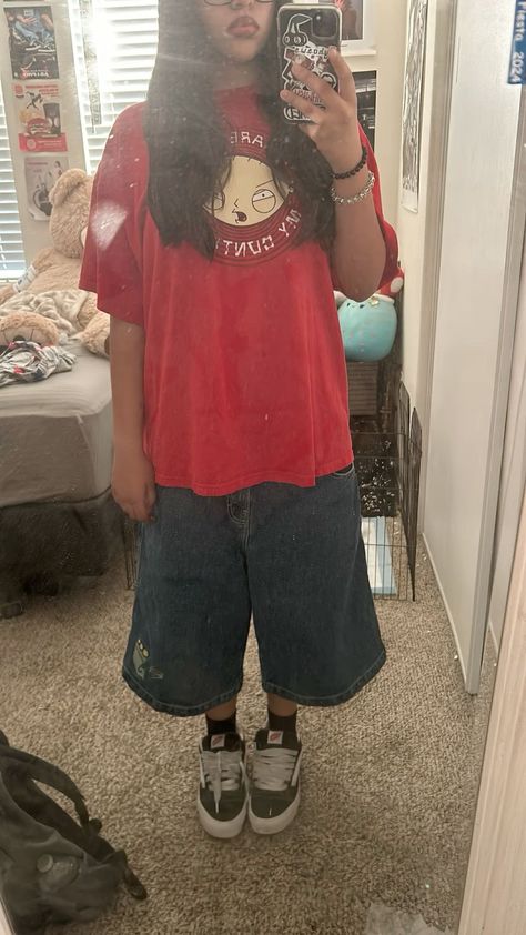 Jnco Outfit Woman, Jnco Jorts Outfit, Light Jorts Outfit, Baggy Streetwear Aesthetic, Jorts Inspo Outfit, Baggy Clothes Outfit Ideas, Dark Wash Jorts Outfit, Jnco Shorts Outfit, Jncos Outfit