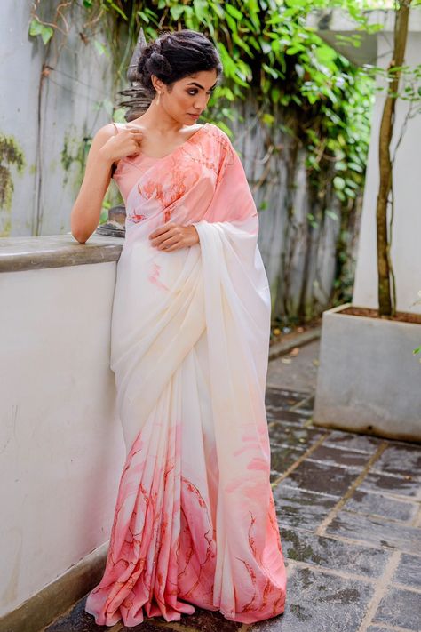 Fancy Organza Sarees, Silk Bathik Saree Design, Bathik Saree Designs, Girlish Sarees For Farewell, Cotton Saree Look Modern, Silk Batik Saree, Everyday Saree, Bathik Saree, Saree Jacket