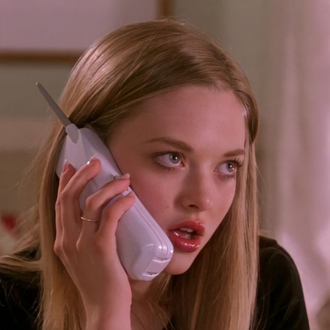 Mean Girl 3, Uk Icon, Mean Girls Aesthetic, Mean Girl Quotes, Karen Smith, Girly Movies, Regina George, 2000s Aesthetic, Amanda Seyfried