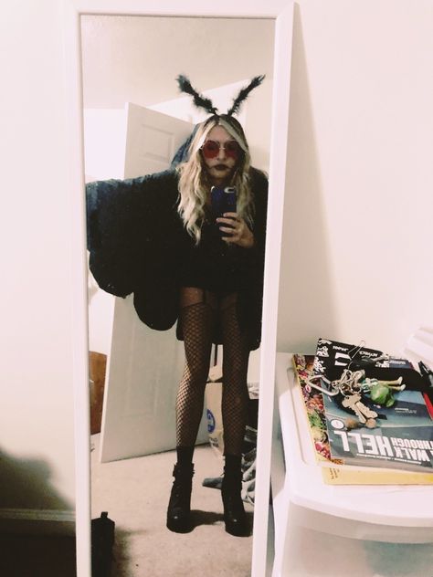 Mothman Costume, Goth Halloween Costume, Halloween Party Outfits, Cute Couple Halloween Costumes, Halloween Costume Outfits, Halloween Costumes Makeup, Cute Halloween Costumes, Cute Costumes, Halloween Inspiration