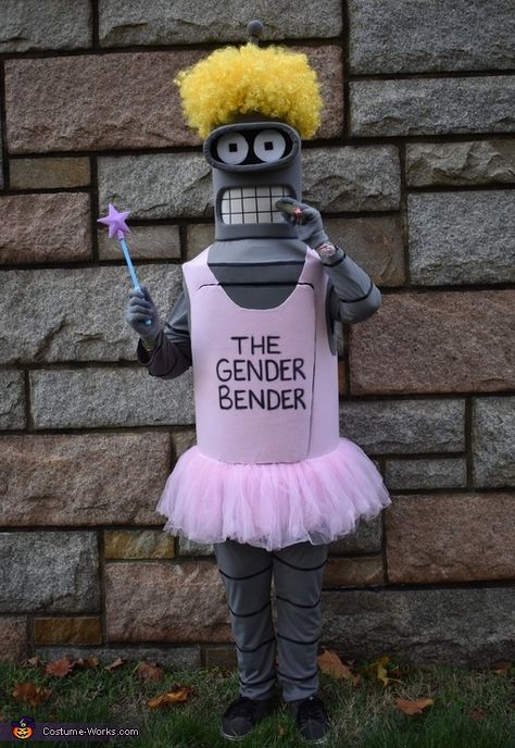 Arzu: I came up with the idea to build Bender when I was watching Futurama late night after work! Made the costume completely from scratch and ended up spending hours after... Bender Halloween Costume, Gender Bender Costume, Futurama Costume, Bender Costume, Bender Futurama, Breezeway Ideas, Easy Diy Costumes, Homemade Costume, Costume Works