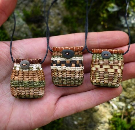 Plants-Weeds-Woven-Baskets-Jewelry-Suzie-Grieve Pine Needle Crafts, Craft Ideas Paper, Needle Weaving, Making Baskets, Weaving Baskets, Weaving Diy, Hanging Craft Ideas, Basket Weaving Diy, Tiny Jewelry