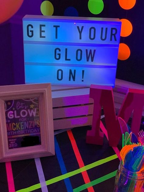 Birthday Glow Party, Neon Birthday Cakes, Glow Party Decorations, Glow Theme Party, Glow Stick Party, Glow In Dark Party, Neon Birthday Party, Dance Party Birthday, Glow Birthday Party