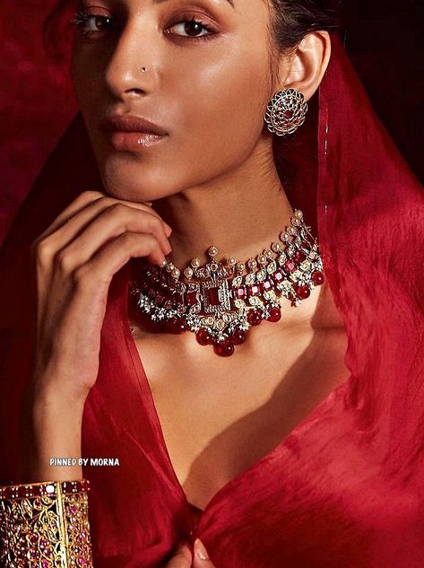 Tarun Tahiliani - India 🇮🇳 Indigenous Fashion, Jewellery Shoot, India Shopping, Jewelry Editorial, Vintage India, Jewelry Photoshoot, Tarun Tahiliani, Saree Styles, Pretty People