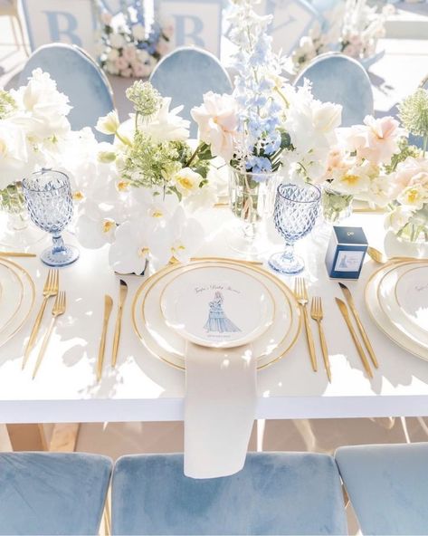 Dusty blue and white wedding decor inspiration. #dustybluewedding #blueandwhitewedding #blueandwhitedecor Blue Wedding Table, Contemporary Dinnerware, Blue Themed Wedding, Beautiful Table Settings, בר מצווה, Dusty Blue Weddings, Event Styling, Home Tour, Linen Napkins