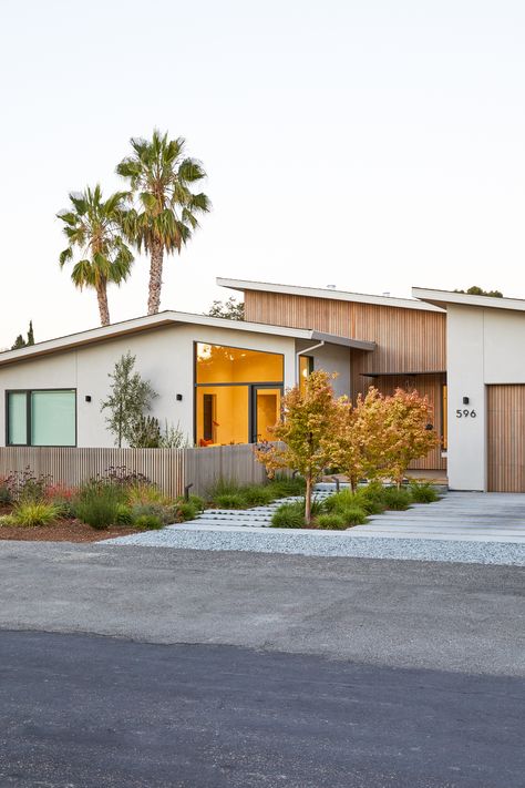 Desert Home Exterior, 70s House Exterior, Mid Century Modern Homes Exterior, Midcentury Modern Exterior, Mid Century Modern House Exterior, Modern Exterior Design, Campbell California, Dining Booth, Mid Century Modern Exterior