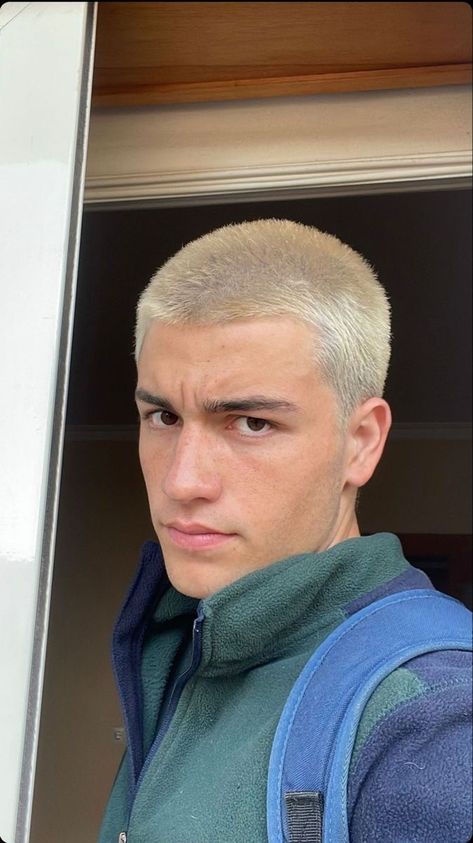 Style Buzzcut, Buzzcut Haircut, Buzz Cut Styles, Shaved Blonde, Bleached Hair Men, Short Bleached Hair, Long Fade, Short Dyed Hair, Men Blonde Hair