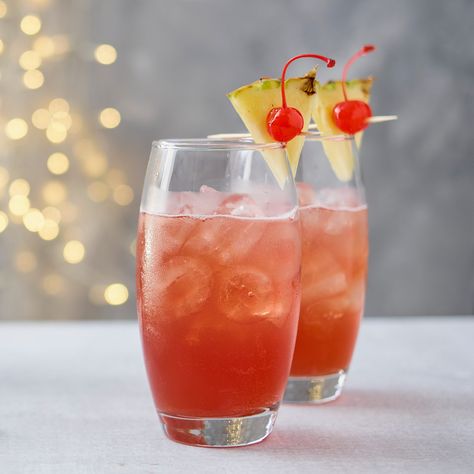 Serve these fan-favourite cocktails at your next party. See our best ever classic cocktails, including cosmopolitans, old fashioneds, mojitos and martinis. Gimlet Cocktail, Simple Sugar Syrup, Singapore Sling, Strawberry Mojito, Cherry Brandy, Beach Cocktails, Cherry Cocktail, Gin Cocktail Recipes, Summertime Drinks