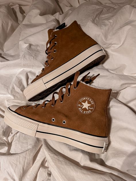 Suède brown🤎 Winter Converse, Converse Chuck Taylor High, Chuck Taylors High Top, Converse High, Converse High Tops, Chucks Converse, Converse High Top Sneaker, Converse Chuck Taylor High Top Sneaker, Chuck Taylors