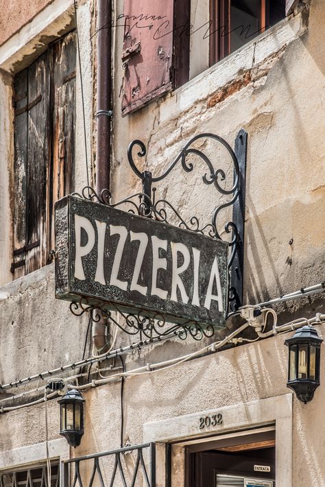 © Paulina Arcklin | Blog post: VENICE [VENEZIA, ITALIA] VOL1 Italian Restaurant Decor, Pizzeria Design, Postcards From Italy, Shop Fronts, Vintage Italy, Italian Summer, Italian Restaurant, Venice Italy, A Sign