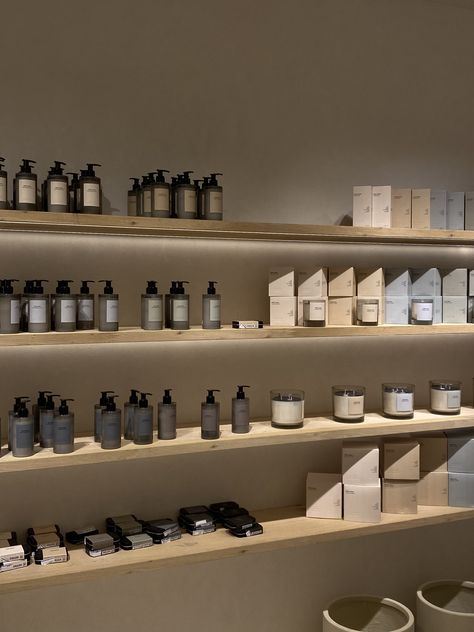 Skincare Interior Design, Skin Care Interior Design, Spa Shelf Decor, Spa Retail Display Ideas, Skincare Store Design, Skin Care Display, Spa Retail, Esthetician Room Decor, Esthetics Room