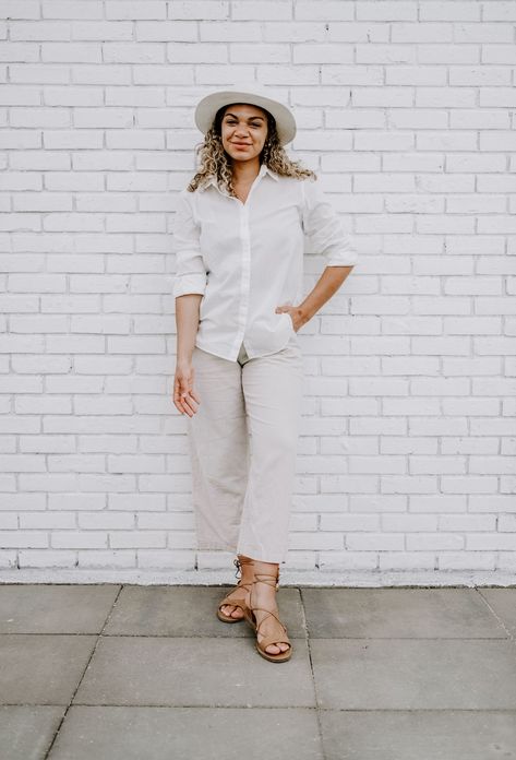 Linen Cropped Pants Outfits, Linen Pants Summer Outfit, Pants Summer Outfit, Cropped Pants Outfit, Classic Summer Outfits, Cropped Outfits, My Chic Obsession, Linen Pants Outfit, Vacation Outfits Women