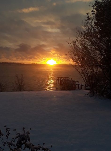 Snow Photos, Linda Smith, Photos Sunset, Lake Decor, Purple Sunset, Dawn And Dusk, Scenery Pictures, Moon Pictures, Oceanography