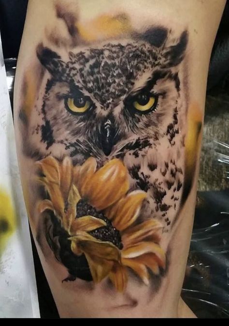 Owl Thigh Tattoos, Realistic Owl Tattoo, Owl Tattoo Sleeve, Cute Owl Tattoo, Owl Tattoo Design, Sunflower Tattoos, Tatuaje A Color, Feather Tattoos, Owl Tattoo