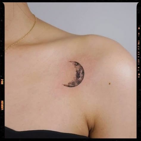 TATTOOS Moon On Collar Bone Tattoo, Realistic Crescent Moon Tattoo, Moon Tattoo On Collarbone, Real Moon Tattoo, Moon Tattoo Designs For Women Arm, Small Full Moon Tattoo, Whole Moon Tattoo, Moon Tattoo Back Shoulder, Collar Bone Tattoo Moon