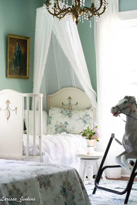 Country Playroom, Vintage Circus Nursery, Furniture Design Bedroom, Furniture Ideas Bedroom, Antique Crib, Victorian Nursery, Modern English Country, Country Nursery, Chalkboard Wall Bedroom