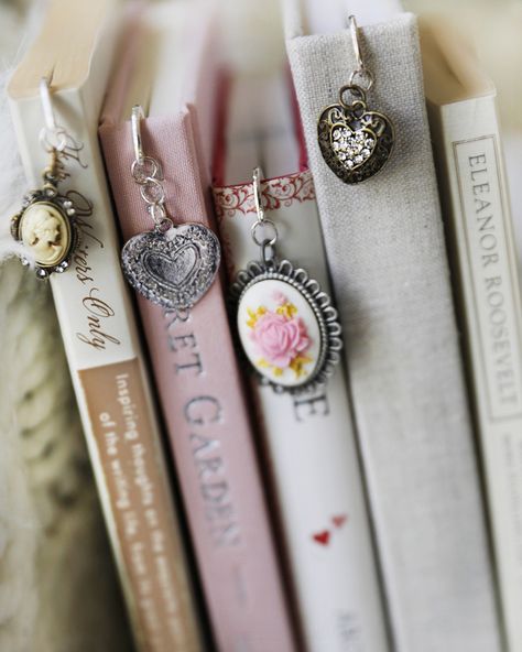 Bella Grace Magazine, Bookmark Crochet, Vintage Bookmarks, Charm Bookmark, Creative Bookmarks, Bookmark Craft, Beaded Bookmarks, Diy Bookmarks, Gelang Manik