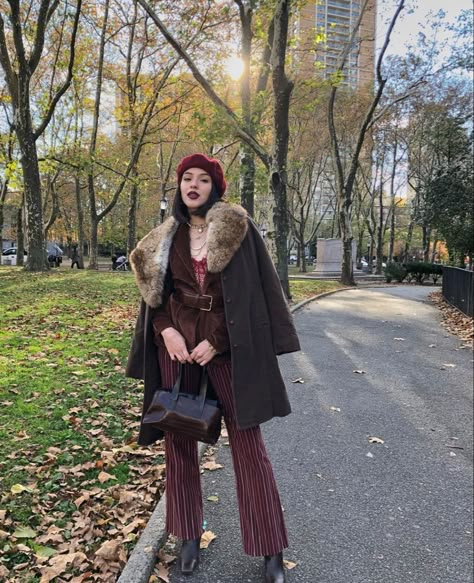 Fall Outfits California Casual, Dutch Aesthetic Outfits, Nordic Aesthetic Fashion, Fairy Core Outfits Winter, Maximalist Winter Outfits, 70s Fall Outfits, London Fashion Winter, Edgy Boho Fashion, Whimsigoth Fashion