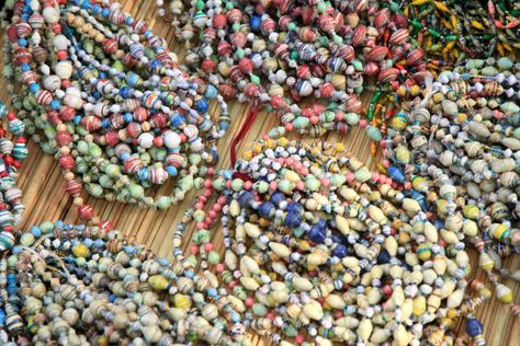 How To Make Paper Beads Waterproof - The Creative Folk Bead Making Tutorials, Beads Template, Paper Beads Tutorial, Paper Beads Diy, Recycled Ideas, Make Paper Beads, Paper Jewellery, Beaded Patterns, Leather Jewelry Making