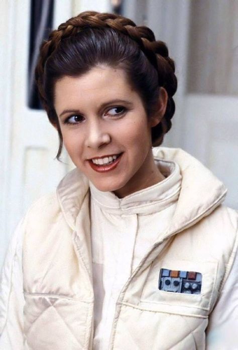 Back to the 80s • Carrie Fisher // Princess Leia Carrie Fisher, Princess Leia, Her Hair, Braids, Star Wars, Hair, White, Plaits