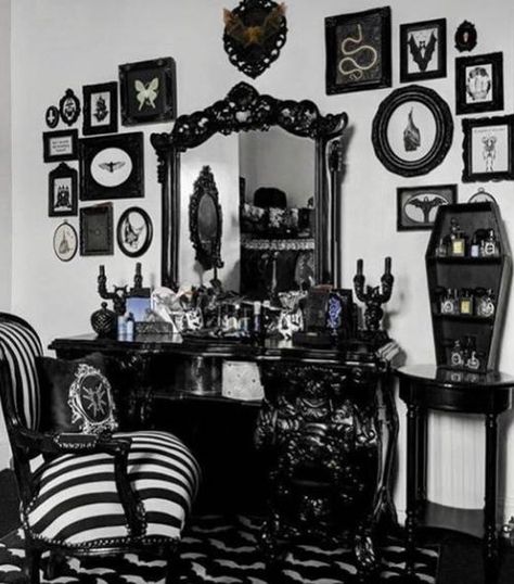 Goth Room Ideas, Gothic Vanity, Crafts Thanksgiving, Personalized Crafts, Gothic Decor Bedroom, Mom Crafts, Goth Bedroom, Christmas Bazaar, Gothic Room