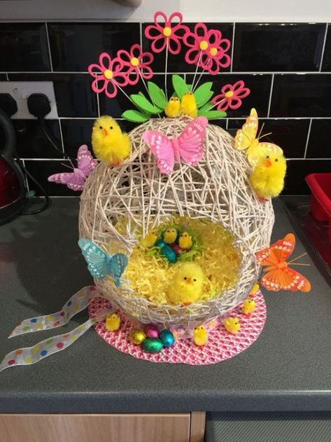 35+ Adorably Cute String Egg Easter Basket Ideas | HubPages Diy Easter Bonnets Ideas, Easter Headpiece, String Easter Basket, Easter Bonnet Ideas, Girls Easter Bonnet, Easter Bonnet Competition, Easter Bonnet Parade, Easter Hat Parade, Creative Easter Baskets