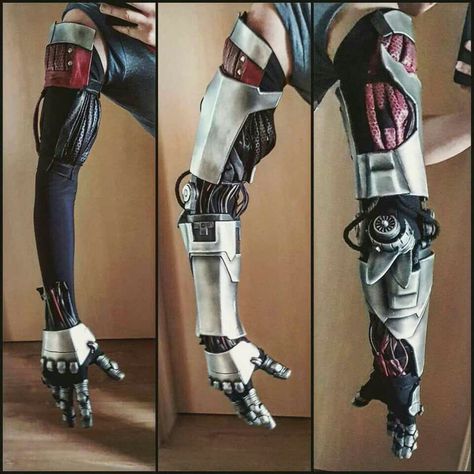 Robotic Hand, Foam Cosplay, Johnny Silverhand, Jedi Cosplay, Armadura Cosplay, Mandalorian Cosplay, Robot Costumes, Metal Arm, Cosplay Armor