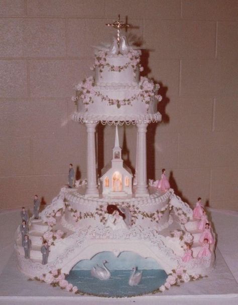 Vintage Southern Wedding, Fountain Wedding Cakes, Southern Wedding Cakes, Vintage Wedding Cakes, 80s Wedding, 1970s Wedding, Swan Wedding, Wedding Cake Fresh Flowers, Chapel Of Love