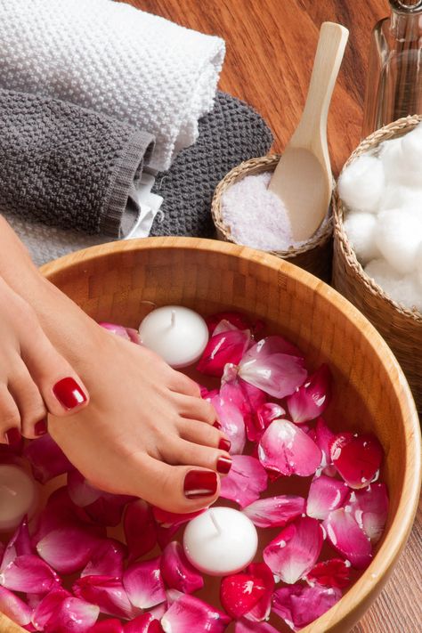 Pedicure Pictures, Pedicure Tips, Foot Pedicure, Nail Art Pictures, Pedicure At Home, Foot Spa, Manicure Y Pedicure, Heart Nails, Manicure E Pedicure