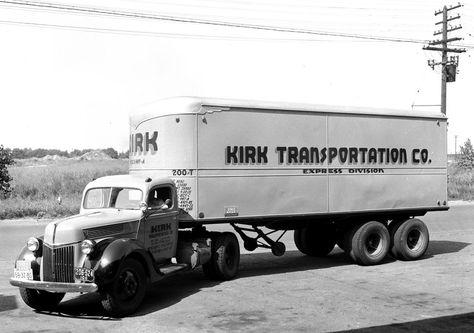 Ford Work Trucks, Labor Day Holiday, Work Trucks, Old Tractor, Truck Transport, Classic Tractor, Old Ford Trucks, Antique Trucks, Ford Tractors