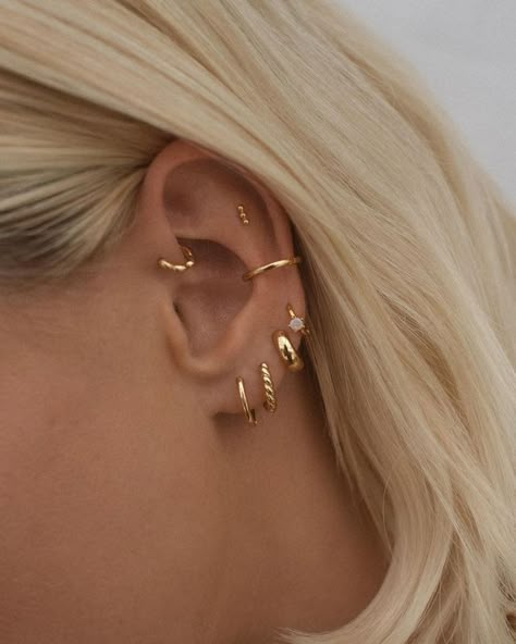 Minimalist Ear Piercings, Ear Peircings, Piercing Conch, Cool Ear Piercings, Pretty Ear Piercings, Cute Ear Piercings, Ear Style, Dope Jewelry, Earrings Inspiration