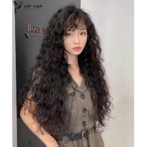 Asian Hair Perm, Curly Asian Hair, Long Curly Black Hair, Long Hair Perm, Really Curly Hair, Curly Hair Drawing, Hair Color Streaks, Hippie Hair, Black Curly Hair