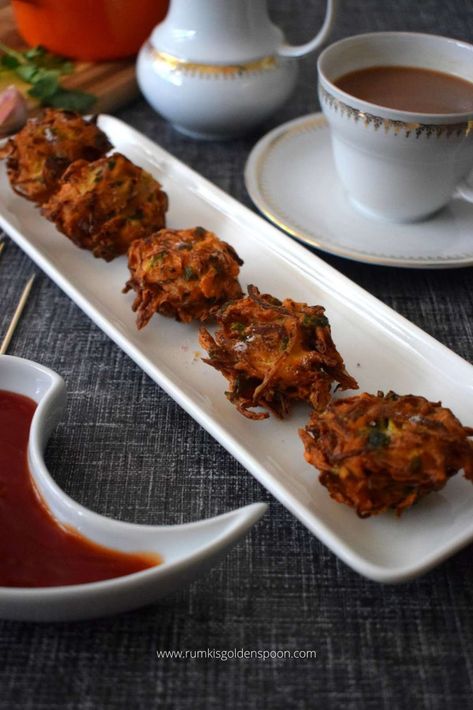 Cabbage Fritters Recipe, Cabbage Fritters, Cabbage Health Benefits, Veg Appetizers, Recipe Cabbage, Cabbage Benefits, Pakoda Recipe, Shredded Cabbage, Golden Spoon