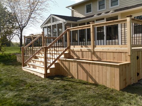 This is a picture of a Backyard Images cedar deck with custom planter boxes placed on each side of the stairs. Patio Flower Boxes, Backyard Deck Ideas On A Budget, Deck Ideas On A Budget, Deck Planter Boxes, Backyard Deck Ideas, Small Backyard Decks, Wooden Decking, Deck Skirting, Ideas For Backyard