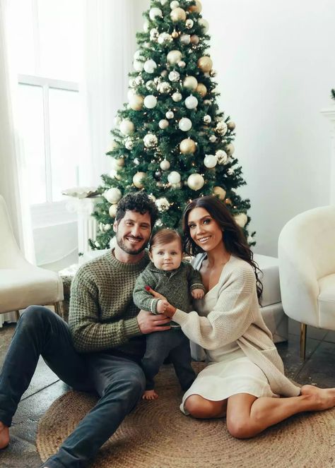 Holiday Family Outfits, First Family Christmas, Family Christmas Pictures Outfits, Family Christmas Photos, Dwts Pros, Christmas Pictures Outfits, Val Chmerkovskiy, Jenna Johnson, Christmas Poses