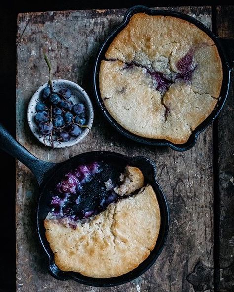 Concord Grape Skillet Cobbler via @feedfeed on https://thefeedfeed.com/arthurstreetkitchen/concord-grape-skillet-cobbler Grape Cobbler, Concord Grape Recipes, Skillet Cobbler, Grape Recipes, Crumble Recipe, Grape Jelly, Fruity Desserts, Cobbler Recipes, Fruit In Season