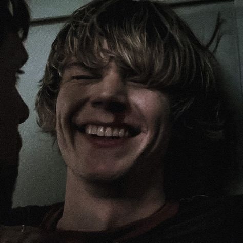 ⛧ tate langdon (evan peters) american horror story icon ⛧ Tate Ahs Icon, Evan Peters Aesthetic Icon, American Horror Story Pfp, Rate Langdon, Tate Langdon Pfp, Tate Langdon Icons, Tate American Horror Story, Tate Langdon Aesthetic, Y2k Aesthetic Icons