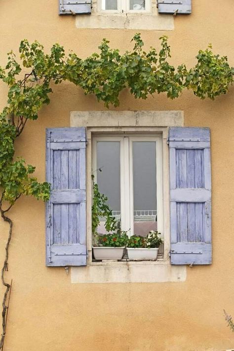 Jendela Vintage, Blue Shutters, Beautiful Windows, Old Windows, Window Shutters, Window View, Window Boxes, Through The Window, Urban Sketching