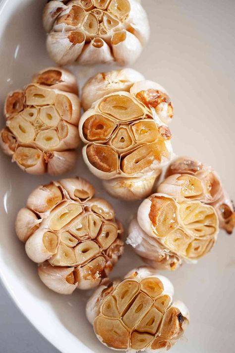 Roasting garlic is an easy way to get a deep, mellow flavor. Here's how to roast whole heads of garlic in the oven so you can eat warm, toasty cloves right out of the garlic head. Garlic In The Oven, Roasting Garlic, Roasted Garlic Recipe, Roast Garlic, Roasted Garlic Hummus, Roasted Garlic Cloves, Garlic Recipe, How To Roast, Garlic Head