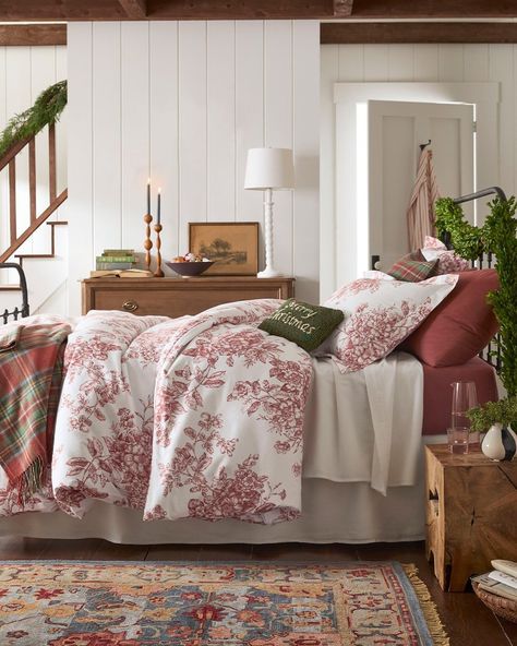 Garnet Hill (@garnet.hill) • Instagram photos and videos Red Holiday Bedding, Red Bedroom Accents, Holiday Bedding Bedrooms, Toile Decor, Christmas Bedroom Decor, Bedroom Christmas Decor, Holiday Bed, Room Decor Christmas, Holiday Bedroom