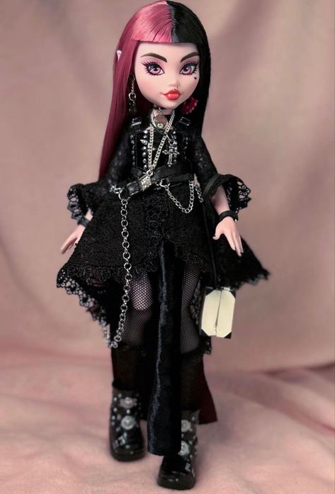 Monster High Doll Clothes, Mh Dolls, Monster High Pictures, Custom Monster High Dolls, Monster High Custom, Monster High Art, Monster High Characters, Monster High Repaint, Gothic Dolls