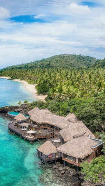 COMO Laucala Island on Instagram: "Capturing the essence of summer’s elegance, one breathtaking moment at a time. Our split-level two-bedroom Wai Residence floats above and features a private pool carved into rock. Video credit: @jeremyaustiin #COMOLaucalaIsland @COMOHotels #COMOHotels #PrivateIsland #WaiResidence" Laucala Island, Video Couple, Usa Video, Fiji Beach, Australia Vacation, Sea Resort, Vacation Family, Resort Villa, Beach Australia