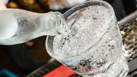 The Difference Between Club Soda, Seltzer, and Sparkling Water | Eat This Not That Smirnoff Red, Best Drinks, Seltzer Water, Melt Belly Fat, Eat This Not That, Carbonated Water, Plant Projects, Soda Water, Matcha Green Tea Powder